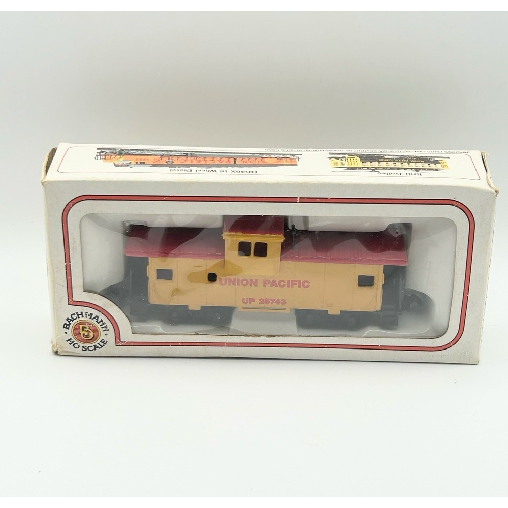 Bachmann HO Scale Red Yellow Union Pacific Freight Train Caboose‎ UP 25743 - Picture 8 of 8